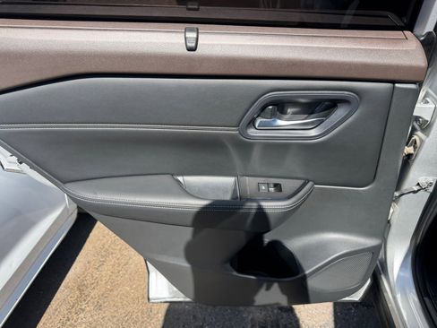 Used 2023 Nissan Rogue SV w/ SV Premium B Package FWD image 29