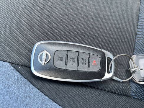 Used 2025 Nissan Versa SV FWD image 21