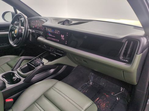 Certified 2024 Porsche Cayenne AWD/4WD image 26