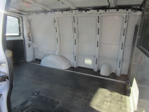 Used 2019 Chevrolet Express 2500 w/ Driver Convenience Package image 15