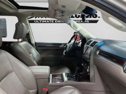 Used 2016 Lexus GX 460 Luxury w/ Preferred Accessory Package image 11