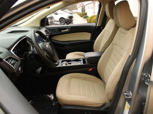 Used 2021 Ford Edge SE FWD image 10