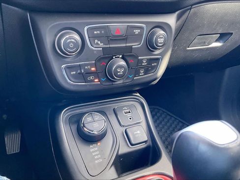 Used 2019 Jeep Compass Trailhawk w/ Leather Interior Group AWD/4WD image 33