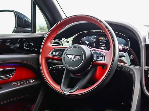 Used 2021 Bentley Bentayga AWD/4WD image 23