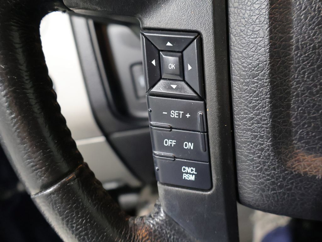 Used 2017 Ford Expedition XLT w/ Equipment Group 202A AWD/4WD image 35
