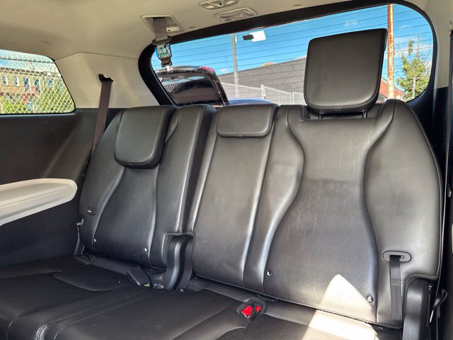Used 2022 Kia Carnival LX FWD image 27
