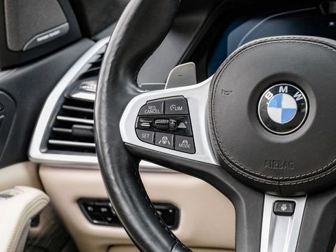 Used 2021 BMW X7 M50i image 15