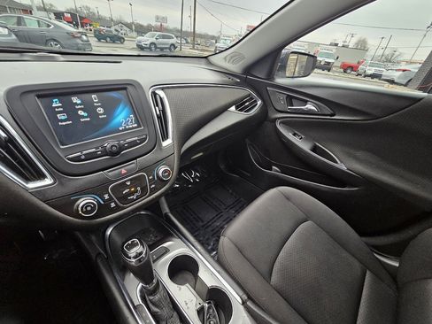 Used 2018 Chevrolet Malibu LT image 25