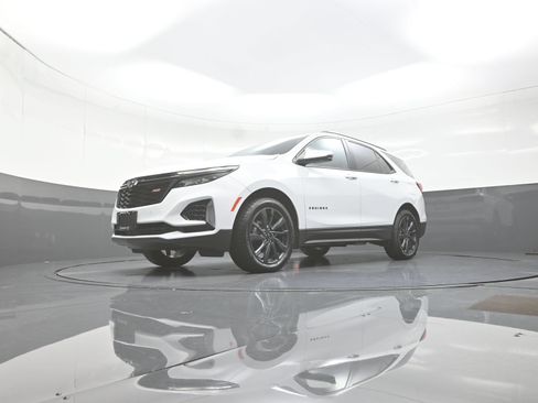 Used 2024 Chevrolet Equinox RS w/ RS Leather Package AWD/4WD image 11