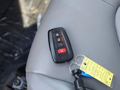 Used 2022 Toyota Highlander XLE image 35