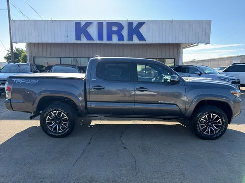 Used 2020 Toyota Tacoma TRD Sport w/ Technology Package AWD/4WD image 6