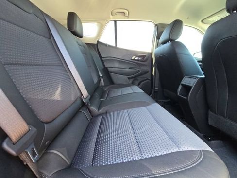 Used 2025 Chevrolet Trax LT FWD image 13