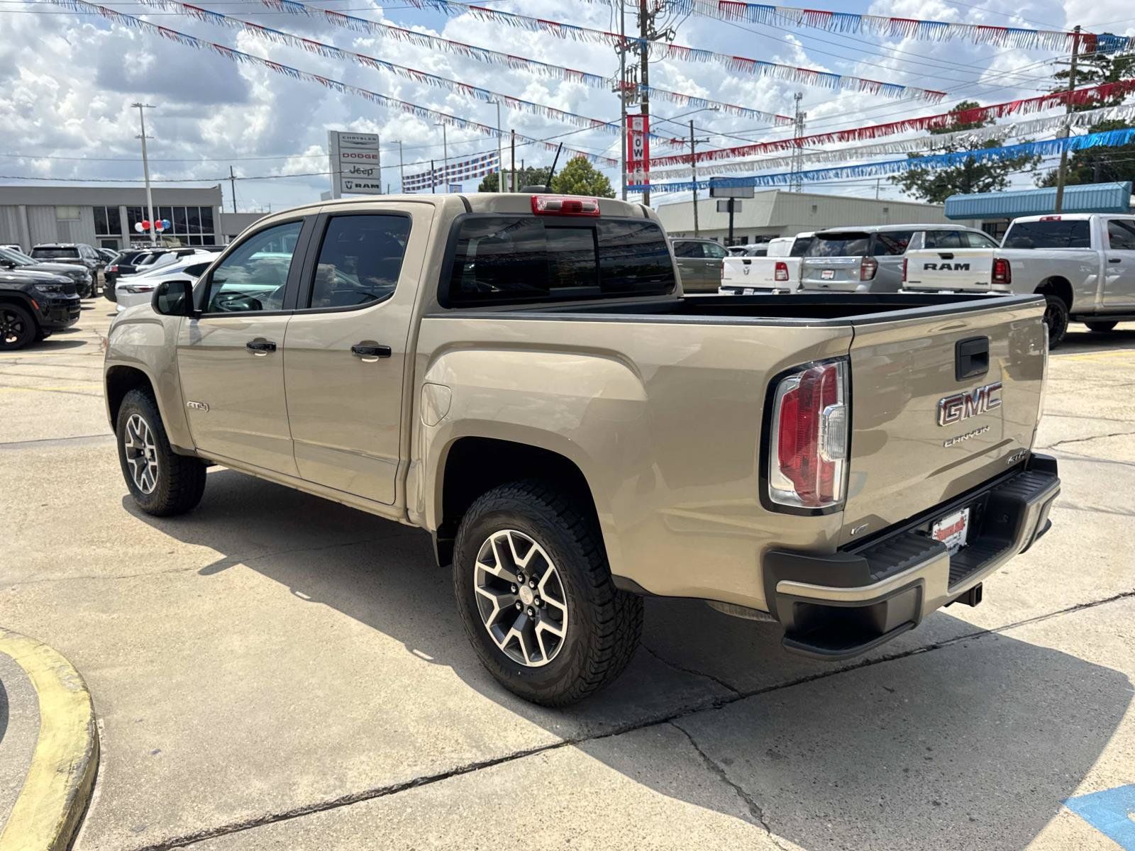 Used 2022 GMC Canyon AT4 w/ Trailering Package AWD/4WD image 5