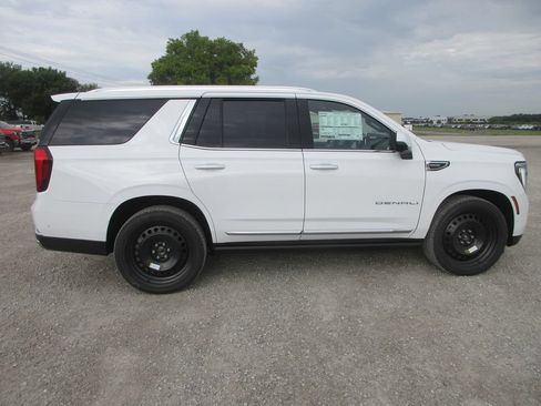 New 2026 GMC Yukon Denali w/ Denali Reserve Package AWD/4WD image 3