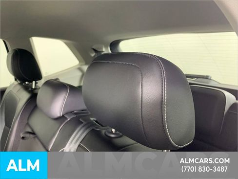 Used 2024 Volkswagen Tiguan SE image 27