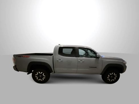 Used 2019 Toyota Tacoma TRD Off-Road image 9