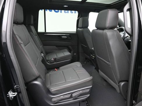 New 2026 Chevrolet Suburban RST image 8