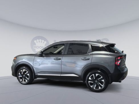 Used 2025 Nissan Kicks SV image 8