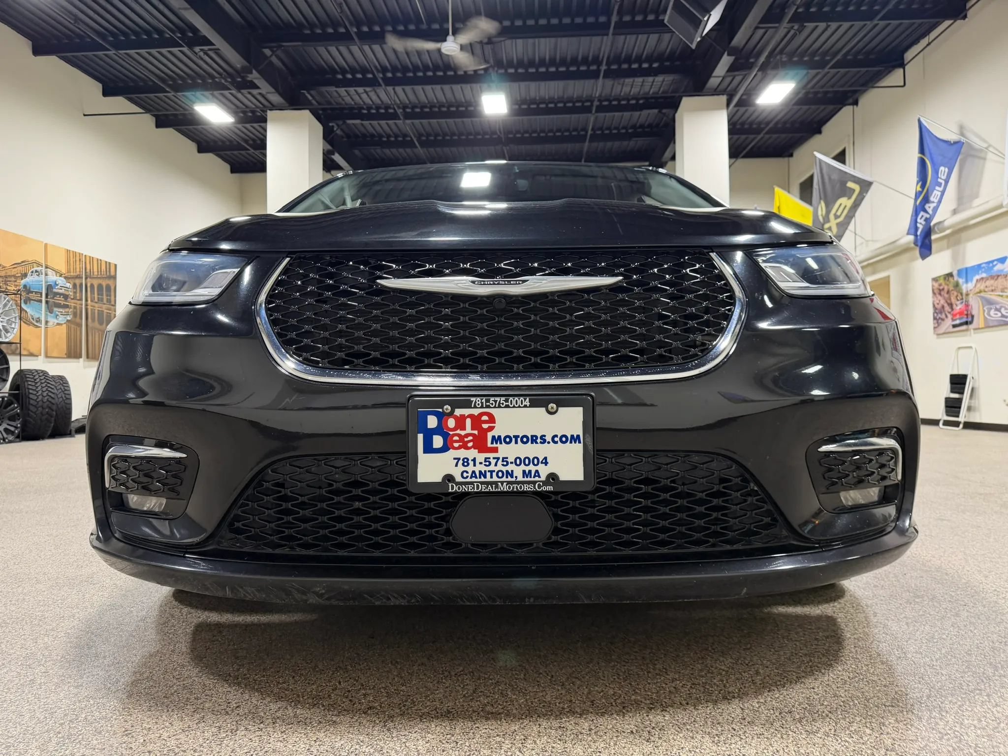 Used 2023 Chrysler Pacifica Touring-L FWD image 12