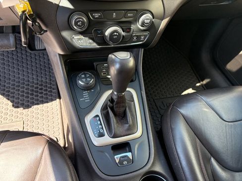 Used 2014 Jeep Cherokee Trailhawk w/ Leather Interior Group AWD/4WD image 23