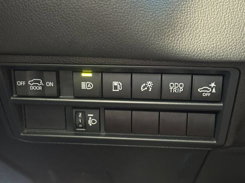 Certified 2025 Toyota Sequoia SR5 AWD/4WD image 32