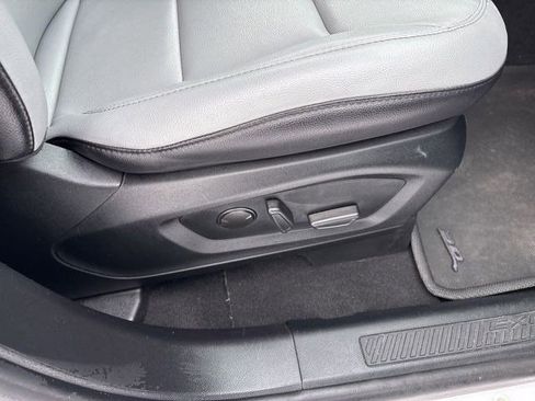 Used 2021 Ford Explorer XLT w/ XLT Sport Appearance Package image 43