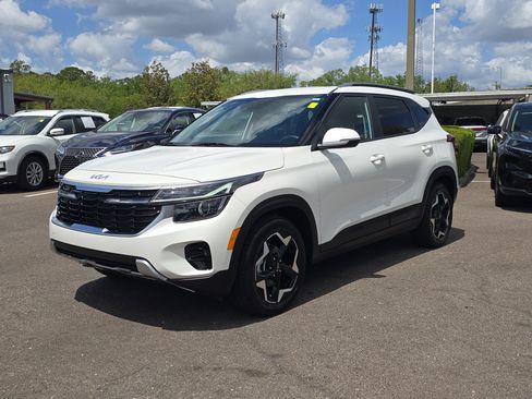 Certified 2025 Kia Seltos S image 4