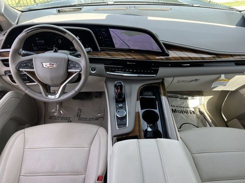 Used 2024 Cadillac Escalade ESV Sport Platinum AWD/4WD image 7