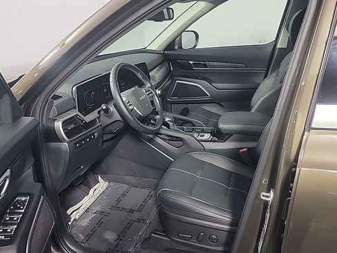 Certified 2025 Kia Telluride EX w/ EX Captain's Chair Package AWD/4WD image 19