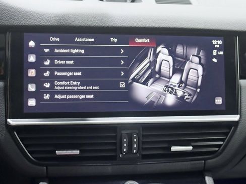 Used 2022 Porsche Cayenne image 20