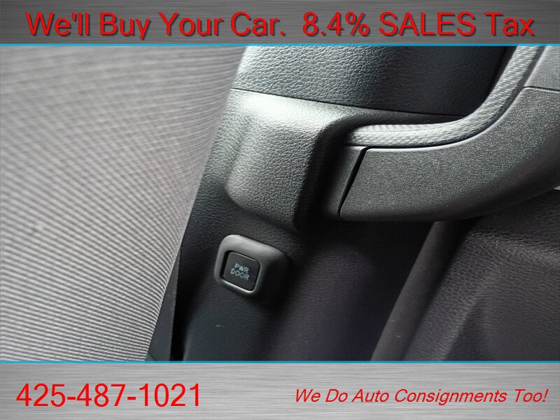 Used 2025 Toyota Sienna LE FWD image 37