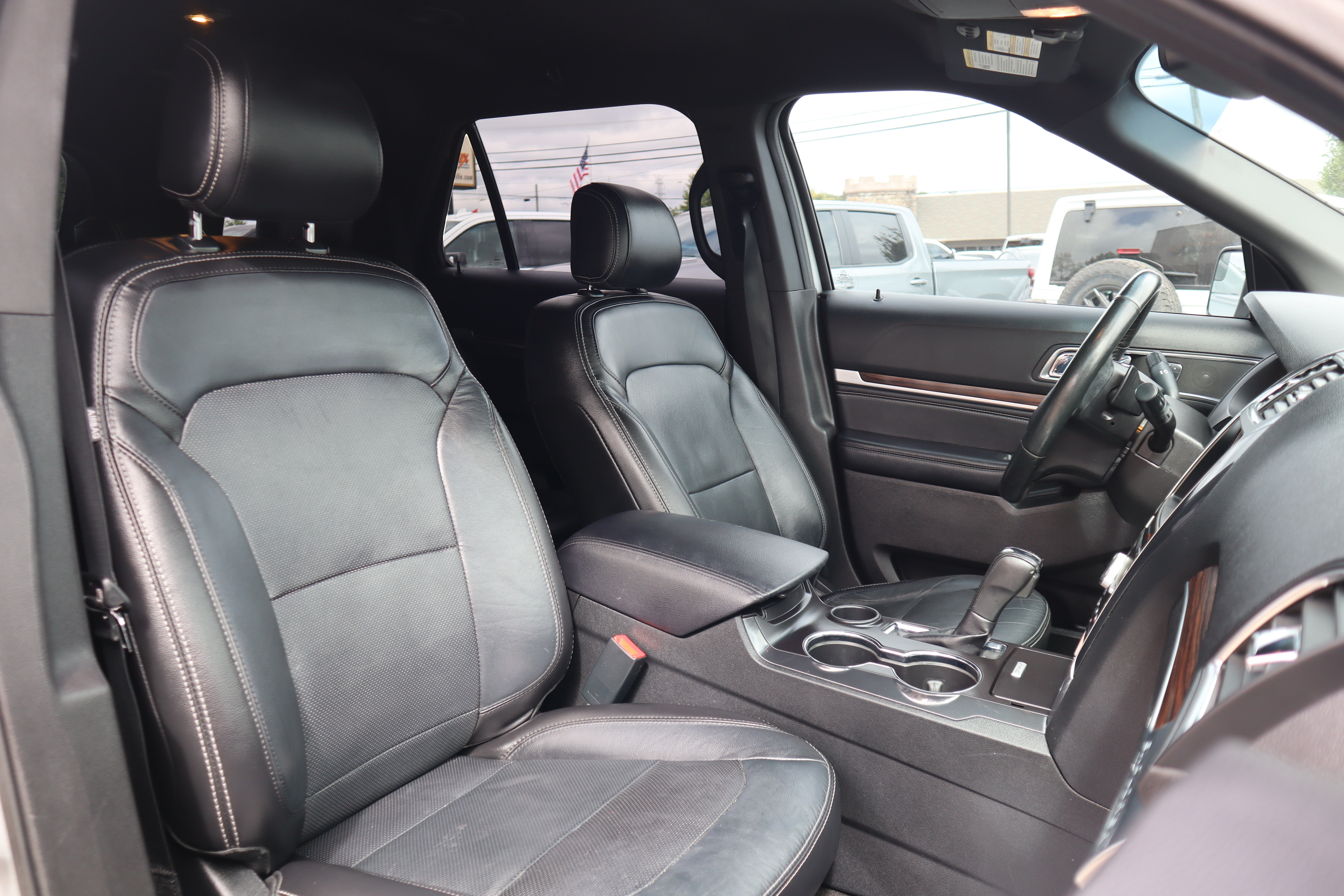 Used 2017 Ford Explorer Limited FWD image 28