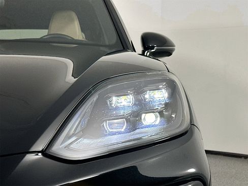Certified 2025 Porsche Cayenne S image 15