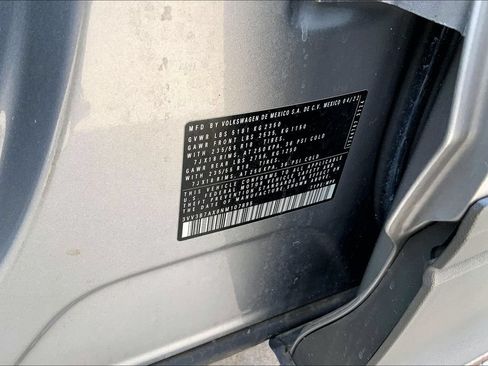 Used 2022 Volkswagen Tiguan SE FWD image 34