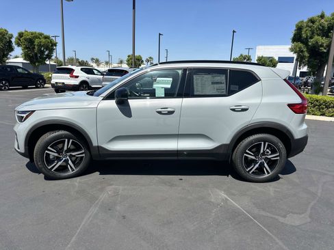New 2026 Volvo XC40 B5 Core w/ Climate Package image 4