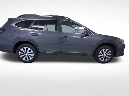 Used 2024 Subaru Outback Premium AWD/4WD image 9