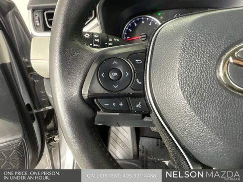 Used 2020 Toyota RAV4 XLE Premium FWD image 44
