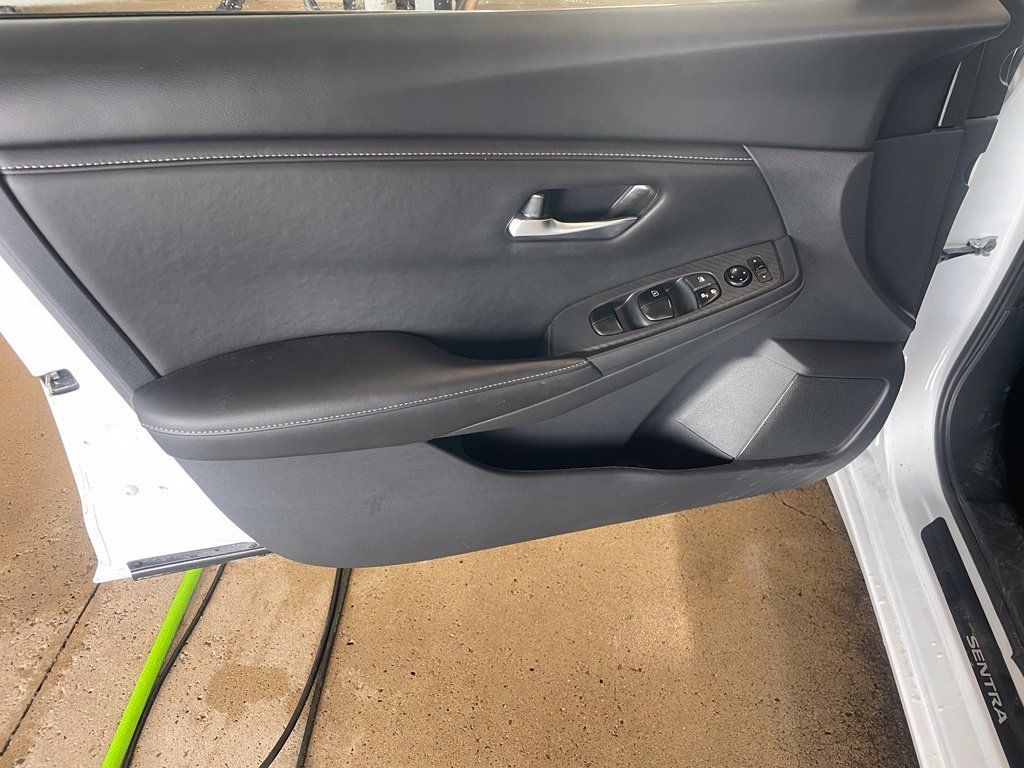 Certified 2025 Nissan Sentra SV FWD image 9