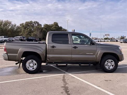 Used 2014 Toyota Tacoma PreRunner w/ SR5 Package image 7
