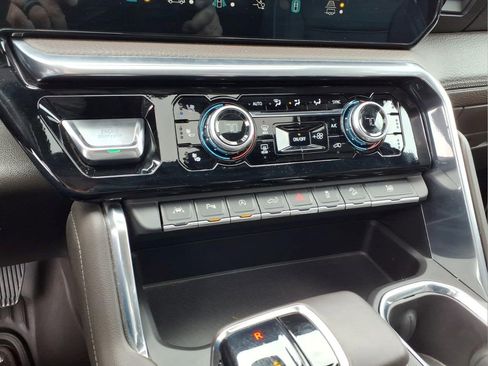 Used 2023 GMC Sierra 1500 Denali AWD/4WD image 12