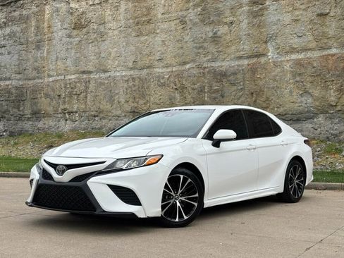 Used 2019 Toyota Camry SE image 1