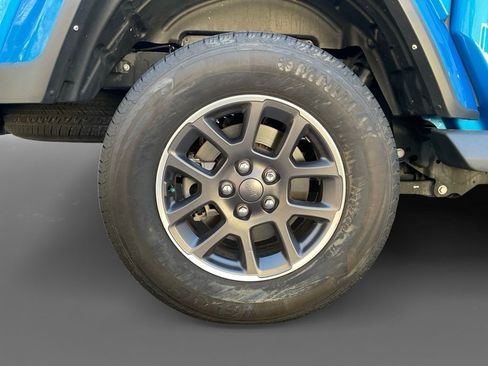 Used 2022 Jeep Gladiator Overland image 17