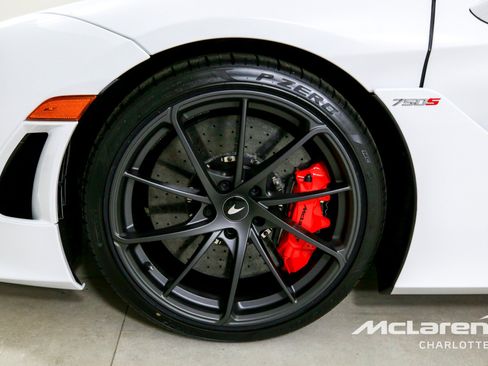 Used 2026 McLaren 750S Spider RWD image 27