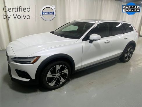 Certified 2024 Volvo V60 B5 Cross Country Plus image 1