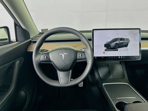 Used 2022 Tesla Model Y Performance image 16