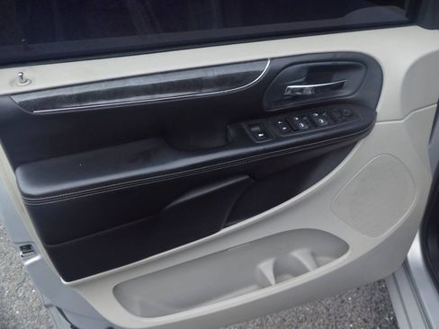 Used 2011 Chrysler Town & Country Touring FWD image 18