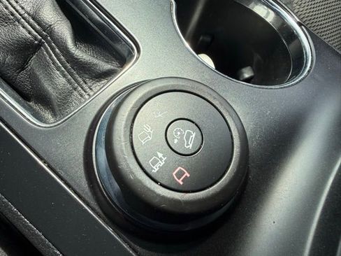 Used 2019 Ford Explorer XLT image 30