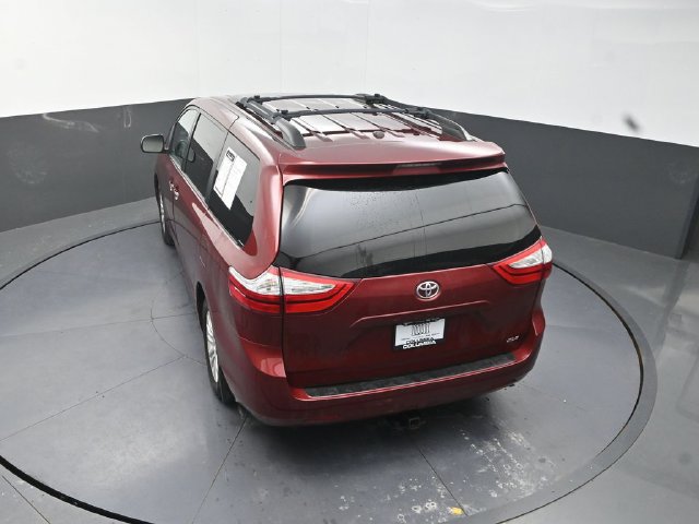Used 2017 Toyota Sienna XLE w/ Outdoor Package FWD image 15
