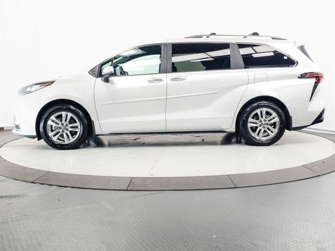 Certified 2025 Toyota Sienna Limited AWD/4WD image 9