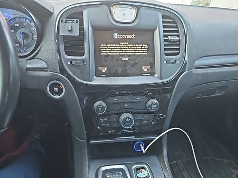 Used 2015 Chrysler 300 S image 9